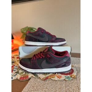 Nike SB Dunk Low Riot Skateshop Mahogany Dark Beetroot Team Red Sail FZ1289 200
